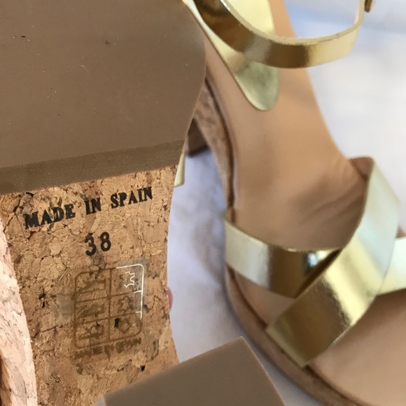 ANDRE ASSOUS Gold Leather Cork Platform Sandals - Picture 13 of 16